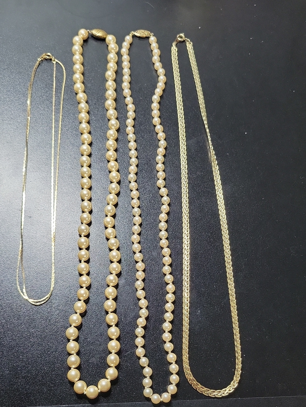 Classic Cream Pearl Necklace - Elegant Women's Jewelry Lot